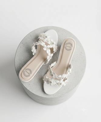 White flower kitten artificial leather heels 5
