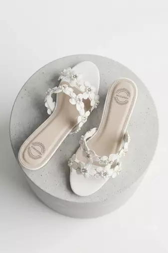 White flower kitten artificial leather heels