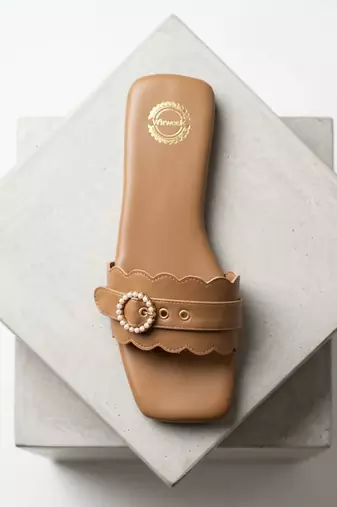 Tan scallop artificial leather sliders