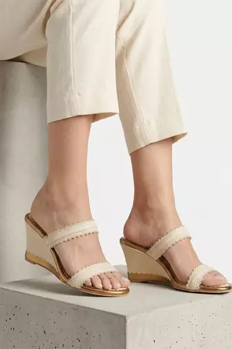 Cream lace scallop artificial leather wedges