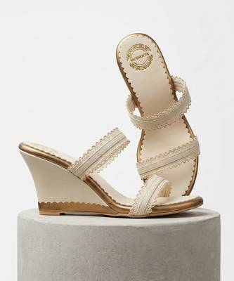 Cream lace scallop artificial leather wedges 2