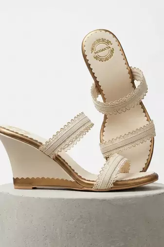 Cream lace scallop artificial leather wedges