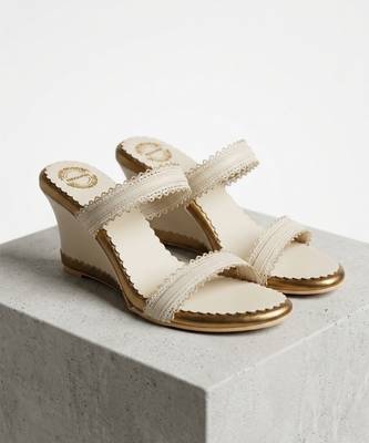 Cream lace scallop artificial leather wedges 4