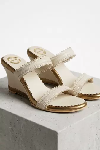Cream lace scallop artificial leather wedges