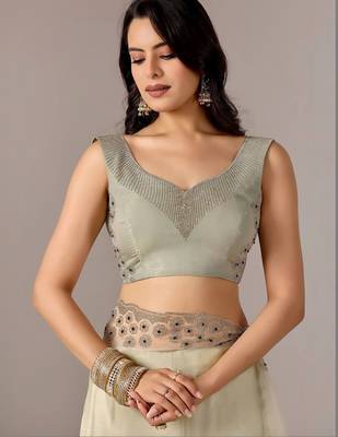 Cream embroidered  chiffon saree 4