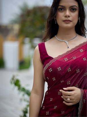 Maroon embellished embroidered silk blend saree 2