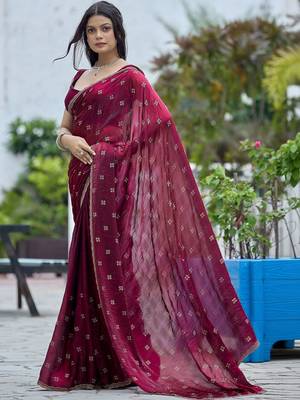 Maroon embellished embroidered silk blend saree 3