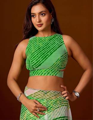 Green leheriya beads and stones  chiffon saree 4