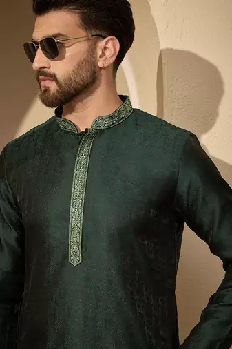Men’s green jacquard embroidered mandarin collar kurta – traditional ethnic wear