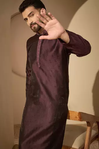 Men’s purple jacquard embroidered mandarin collar kurta – traditional ethnic wear