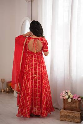 Red bandhani anarkali kurta with dupatta 2