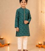 Boy's green cotton blend floral print knee length kurta and pyjama set