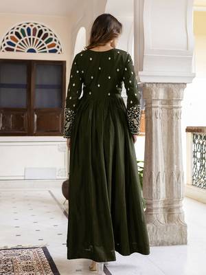 Mehndi silk blend embroidery anarkali kurta pant set with dupatta 2