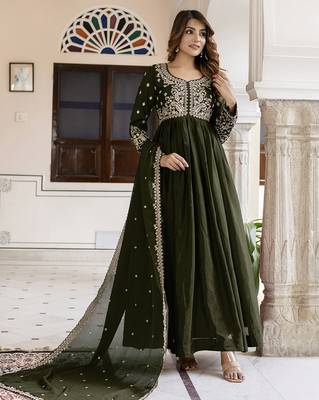 Mehndi silk blend embroidery anarkali kurta pant set with dupatta 3