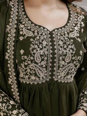 Mehndi silk blend embroidery anarkali kurta pant set with dupatta 4