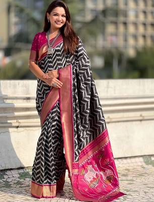 Black woven design zari banarasi saree with blouse piece 1
