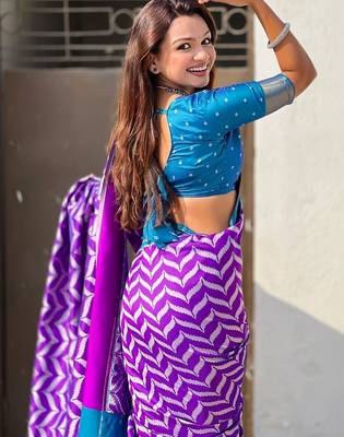 Purple woven design zari silk blend designer banarasi saree 5