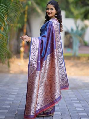 Navy blue woven design zari silk blend handloom banarasi saree 3