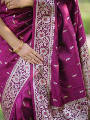 Purple woven design zari silk blend handloom banarasi saree 4