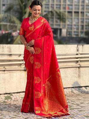 Red woven design zari silk blend designer banarasi saree 5