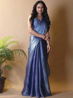 Blue saree with blouse piece 4