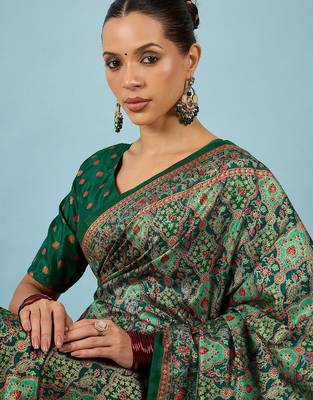 Green ethnic motifs embroidered silk blend banarasi saree 2