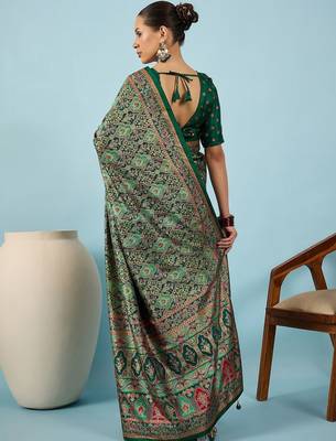 Green ethnic motifs embroidered silk blend banarasi saree 3
