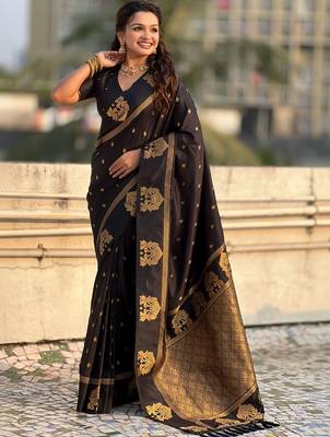 Black woven design zari silk blend designer banarasi saree 4