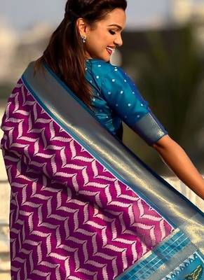 Purple woven design zari banarasi saree with blouse piece 3