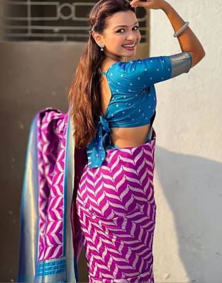 Purple woven design zari banarasi saree with blouse piece 4