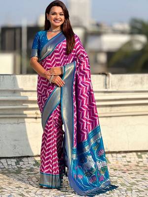 Magenta floral zari silk blend designer banarasi saree 1