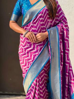 Magenta floral zari silk blend designer banarasi saree 5