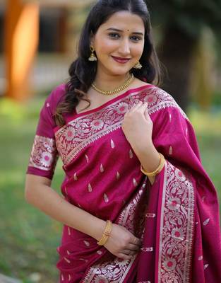Magenta ethnic motifs zari silk blend heavy work banarasi saree 5