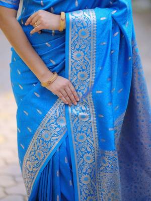 Blue woven design zari silk blend handloom banarasi saree 4