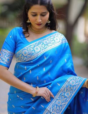 Blue woven design zari silk blend handloom banarasi saree 5