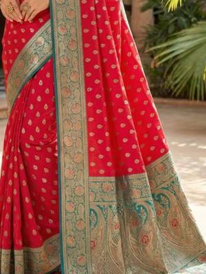 Red ethnic motifs silk blend handloom banarasi saree 3