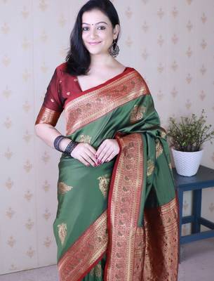 Green ethnic motifs zari silk blend banarasi saree 3