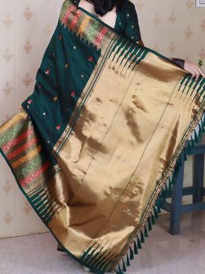 Green woven design zari silk blend handloom kanjeevaram saree 3
