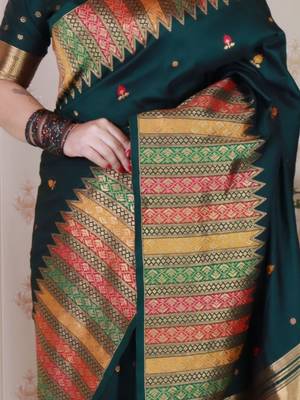 Green woven design zari silk blend handloom kanjeevaram saree 5