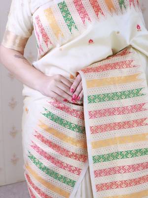 Cream zari silk blend handloom kanjeevaram saree 4
