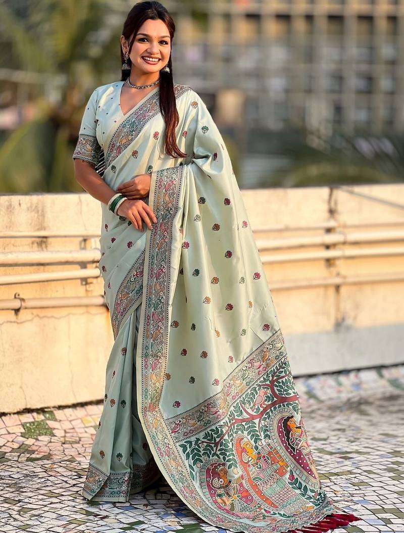 Green women floral embroidered silk blend designer banarasi saree