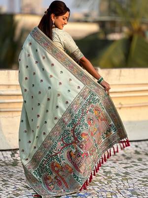 Green women floral embroidered silk blend designer banarasi saree 3
