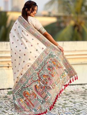Cream floral embroidered silk blend designer banarasi saree 3