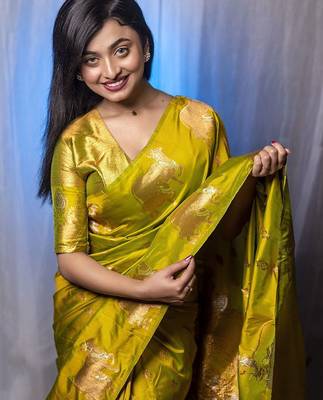 Olive woven design zari silk blend banarasi saree 1