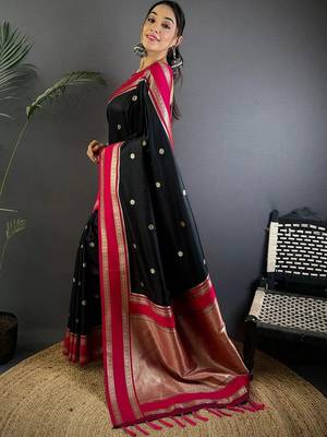 Black floral zari silk blend designer banarasi saree 5