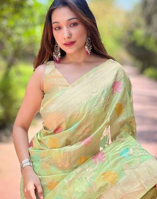 Green woven design zari silk blend banarasi saree 3
