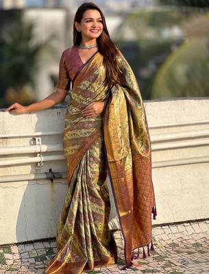 Maroon women woven design kanjeevaram saree 1