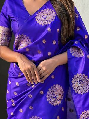 Violet woven design zari banarasi saree 5