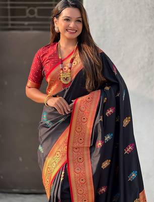 Black woven design zari banarasi saree 4