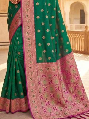 Green ethnic motifs zari silk blend handloom banarasi saree 3